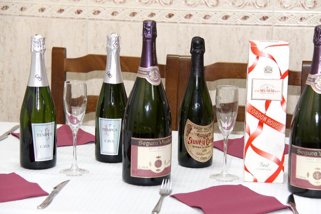 Hostal Restaurante La Masia Vila-real Luaran gambar