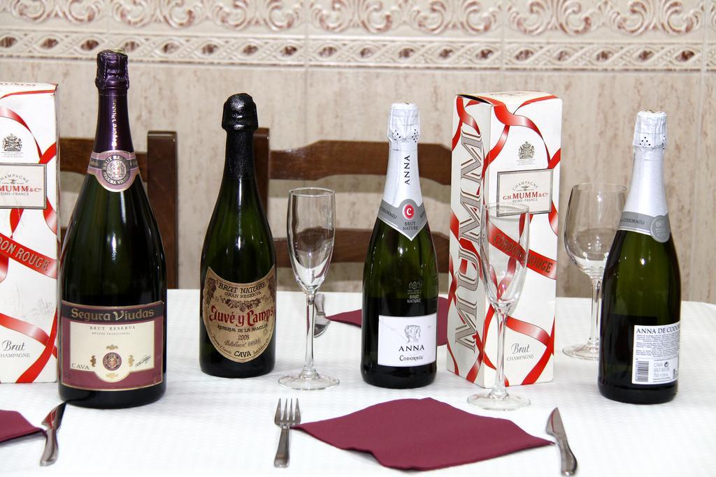 Hostal Restaurante La Masia Vila-real Luaran gambar