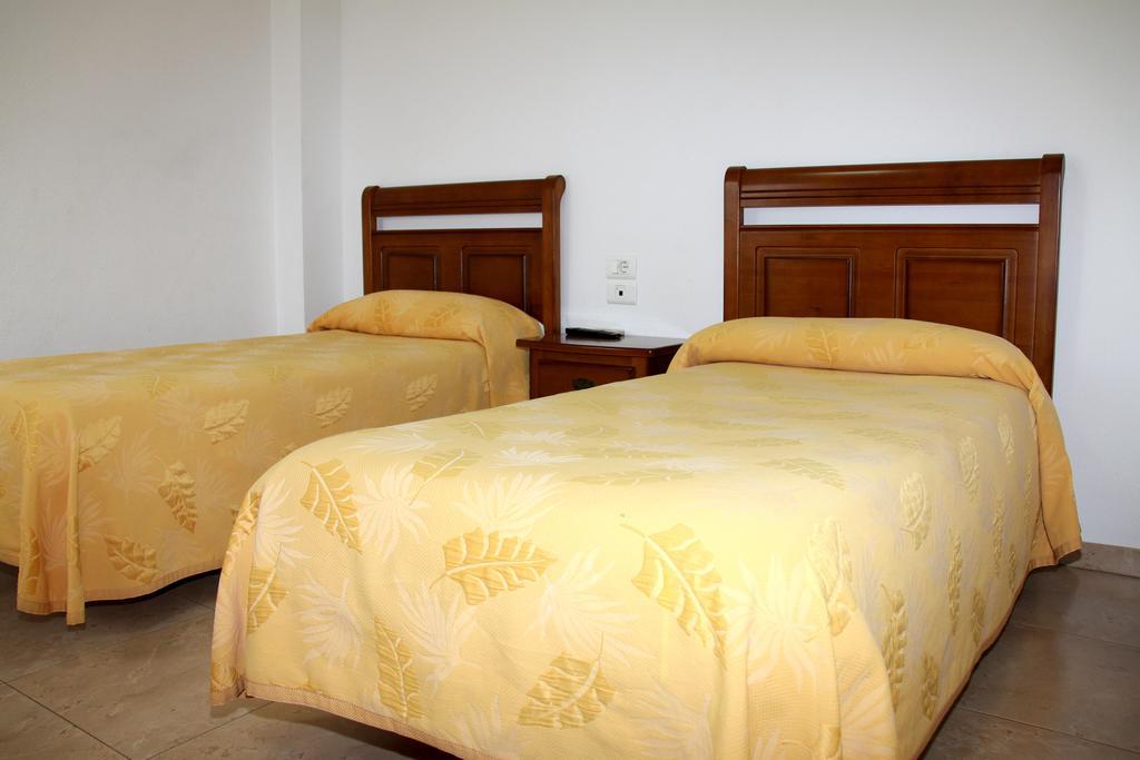 Hostal Restaurante La Masia Vila-real Luaran gambar
