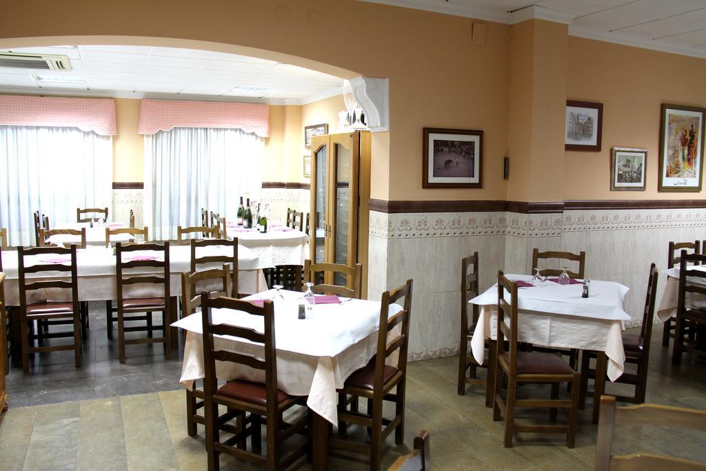 Hostal Restaurante La Masia Vila-real Luaran gambar