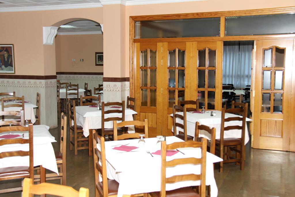 Hostal Restaurante La Masia Vila-real Luaran gambar