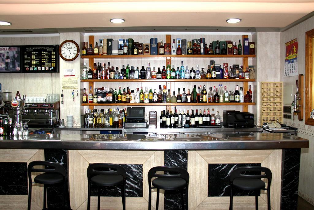Hostal Restaurante La Masia Vila-real Luaran gambar