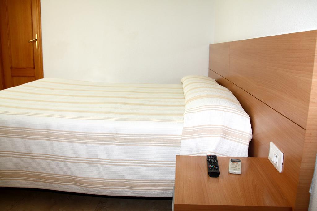 Hostal Restaurante La Masia Vila-real Luaran gambar