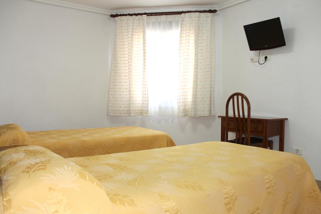 Hostal Restaurante La Masia Vila-real Luaran gambar