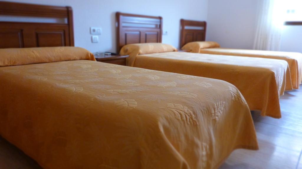 Hostal Restaurante La Masia Vila-real Luaran gambar