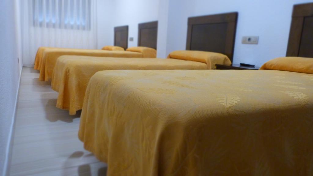 Hostal Restaurante La Masia Vila-real Luaran gambar