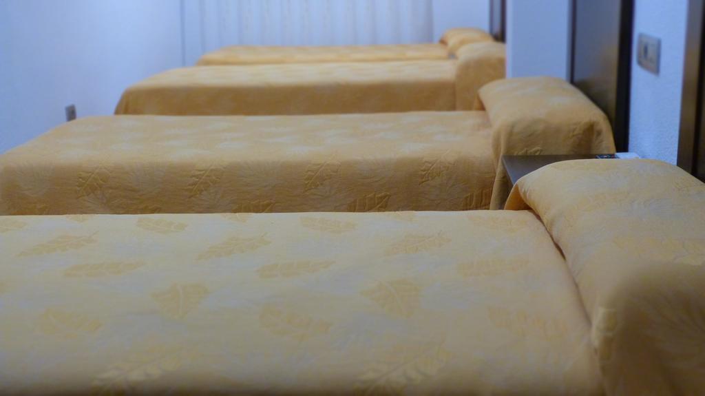 Hostal Restaurante La Masia Vila-real Luaran gambar