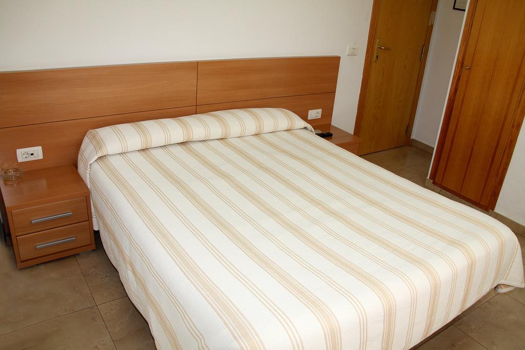 Hostal Restaurante La Masia Vila-real Luaran gambar