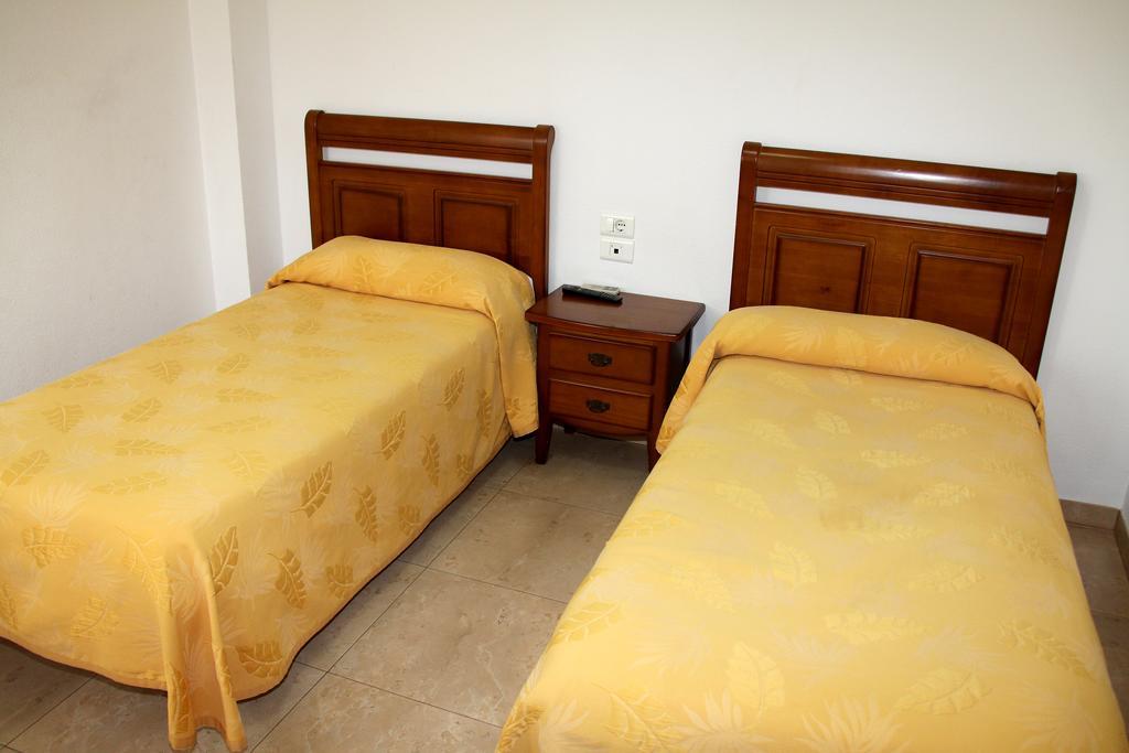 Hostal Restaurante La Masia Vila-real Luaran gambar
